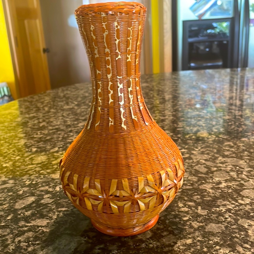 Vintage Chinese Woven Vase‎ with Liner